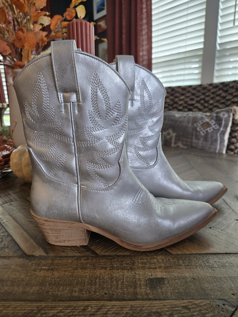 MiiM Silver Western Cowboy Boots 7.5